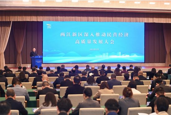 图为许宏球发布专项行动,面向企业家朋友征求意见。 王加喜 摄 图为许宏球发布专项行动,面向企业家朋友征求意见。 王加喜 摄