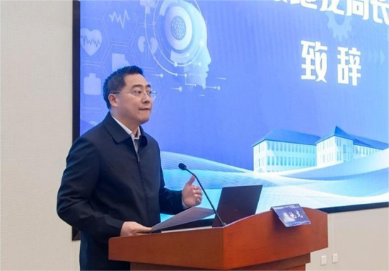 图为陈地龙现场致辞。重庆医科大学检验医学院 供图 图为陈地龙现场致辞。重庆医科大学检验医学院 供图