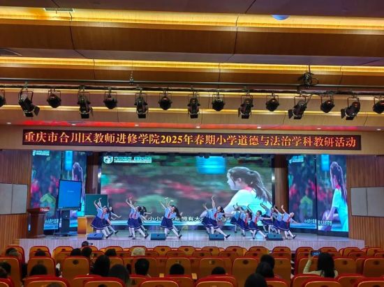 图为活动现场。重庆电视台《教育新视界》栏目 供图 图为活动现场。重庆电视台《教育新视界》栏目 供图