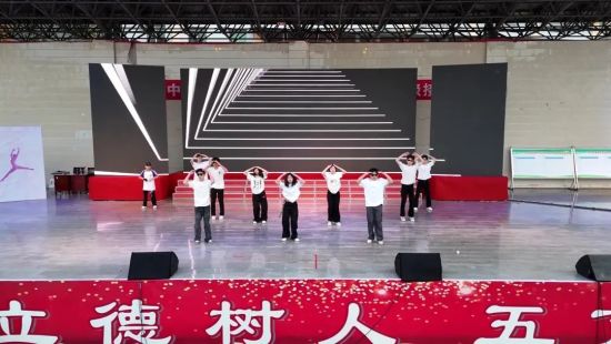 图为活动现场。重庆电视台《教育新视界》栏目 供图 图为活动现场。重庆电视台《教育新视界》栏目 供图