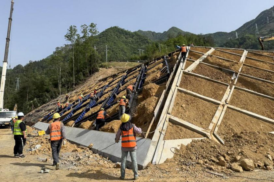 图为城口车站路基框架梁施工现场。中铁十二局 供图 图为城口车站路基框架梁施工现场。中铁十二局 供图