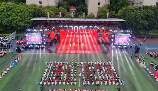 图为活动现场。 重庆电视台《教育新视界》栏目供图 图为活动现场。 重庆电视台《教育新视界》栏目供图