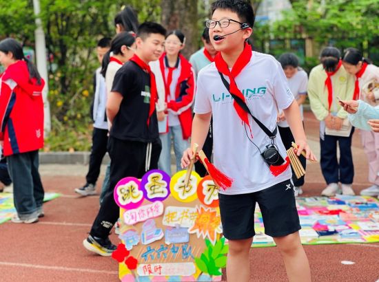 图为活动现场。重庆电视台《教育新视界》栏目供图 图为活动现场。重庆电视台《教育新视界》栏目供图