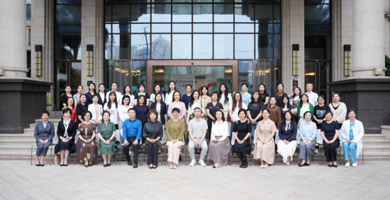 图为携手共筑女性健康公益行动联合发起单位合影留念。活动举办方供图 图为携手共筑女性健康公益行动联合发起单位合影留念。活动举办方供图