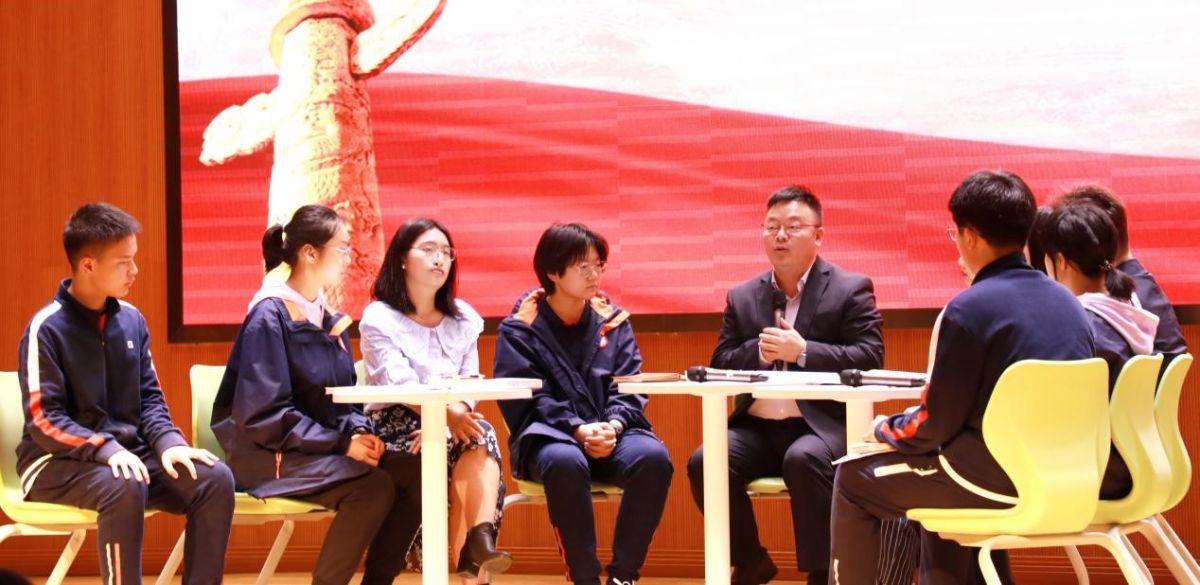 图为“书香重庆·全民阅读盛典”现场。重庆电视台《教育新视界》栏目 供图 图为“书香重庆·全民阅读盛典”现场。重庆电视台《教育新视界》栏目 供图