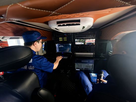图为操练应急前突车。 图为操练应急前突车。