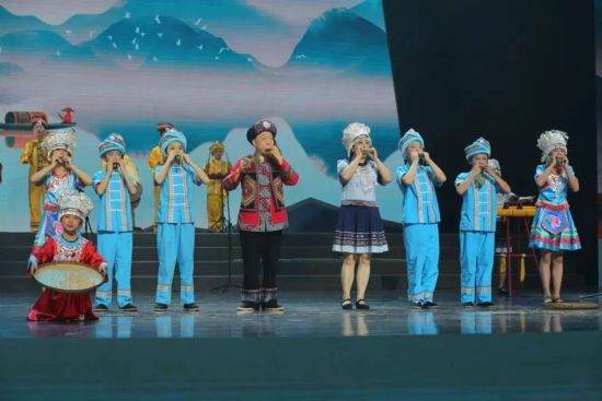 图为张麒麟先后两次带领学校师生赴山东参加“济风武韵。共赴山海"鲁渝协作交流暨武隆旅游30年宣传推介活动 武隆区教委供图 图为张麒麟先后两次带领学校师生赴山东参加“济风武韵。共赴山海"鲁渝协作交流暨武隆旅游30年宣传推介活动 武隆区教委供图