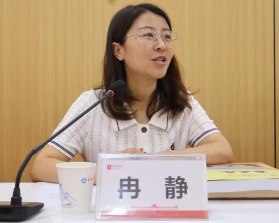 图为忠县中学校党委书记冉静讲话。忠县中学校 供图 图为忠县中学校党委书记冉静讲话。忠县中学校 供图