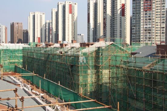 图为改造中的丹鹤小区。陈博 摄 图为改造中的丹鹤小区。陈博 摄