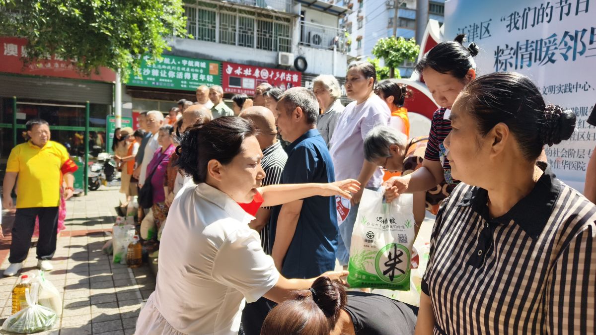 图为慰问现场。江津区新专联供图 图为慰问现场。江津区新专联供图