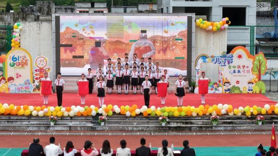 图为活动现场。重庆电视台《教育新视界》栏目 供图 图为活动现场。重庆电视台《教育新视界》栏目 供图