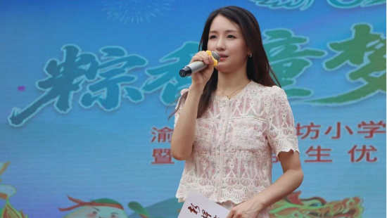 图为渝北区新牌坊小学校党支部书记、校长唐思琦致辞。渝北区新牌坊小学 供图 图为渝北区新牌坊小学校党支部书记、校长唐思琦致辞。渝北区新牌坊小学 供图