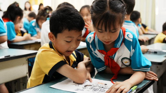 图为幼儿园小朋友沉浸体验小学生生活。高阳幼儿园 供图 图为幼儿园小朋友沉浸体验小学生生活。高阳幼儿园 供图