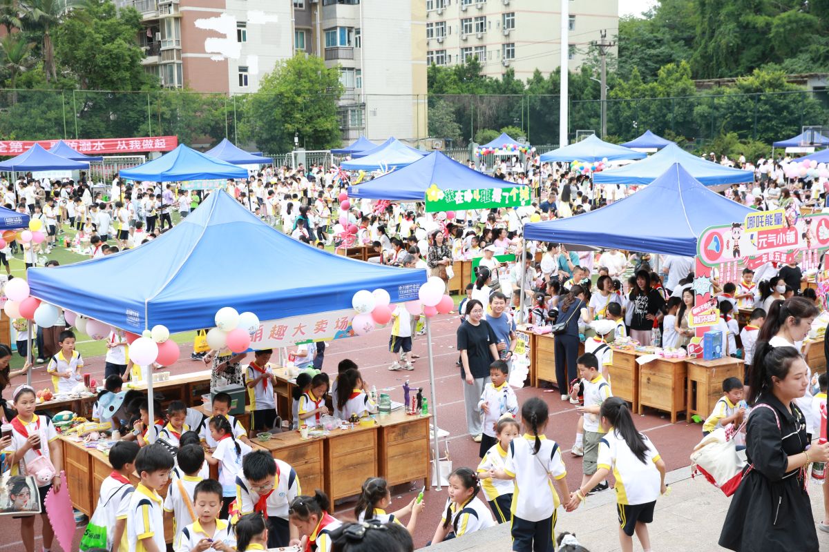 图为“跳蚤市场”活动现场。田晓雨 摄 图为“跳蚤市场”活动现场。田晓雨 摄