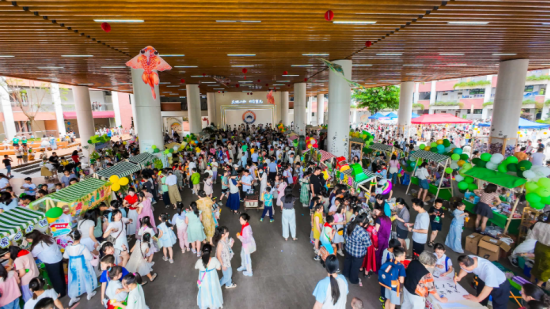 图为重光小学第三届“博物奇市 六一乐翻天”市集开张。两江新区教育局 供图 图为重光小学第三届“博物奇市 六一乐翻天”市集开张。两江新区教育局 供图