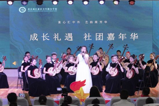 图为阮社团《加勒比海盗变奏曲》表演。 黄炜然 摄 图为阮社团《加勒比海盗变奏曲》表演。 黄炜然 摄