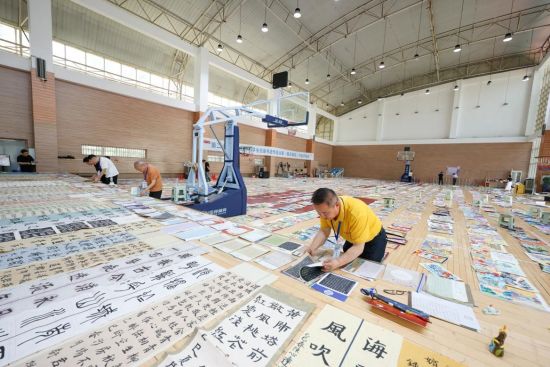 图为评审会现场。 重庆赛区组委会 供图 图为评审会现场。 重庆赛区组委会 供图