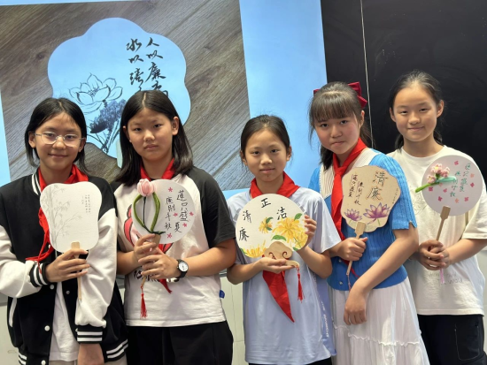 图为学生展示劳动课程实践活动成果。两江新区博雅小学校供图 图为学生展示劳动课程实践活动成果。两江新区博雅小学校供图