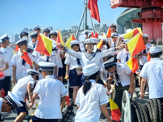 图为旗语训练。主办方供图 图为旗语训练。主办方供图