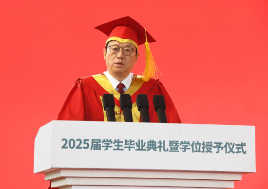 图为重庆医科大学校长张泽民致辞。周毅 摄 图为重庆医科大学校长张泽民致辞。周毅 摄