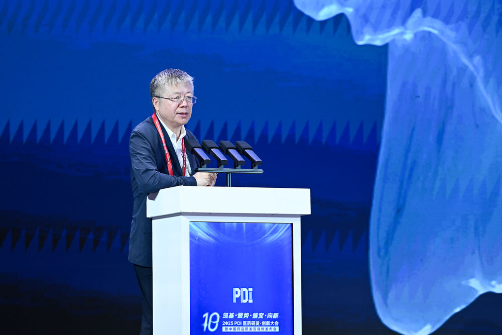 图为温州医科大学校长李校堃在大会上进行主题演讲。记者 何蓬磊 摄 图为温州医科大学校长李校堃在大会上进行主题演讲。记者 何蓬磊 摄