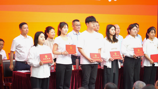 图为活动现场。重庆电视台《教育新视界》栏目 供图 图为活动现场。重庆电视台《教育新视界》栏目 供图