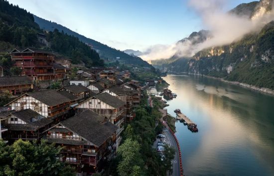 图为龚滩古镇。桃花源文旅集团 供图 图为龚滩古镇。桃花源文旅集团 供图