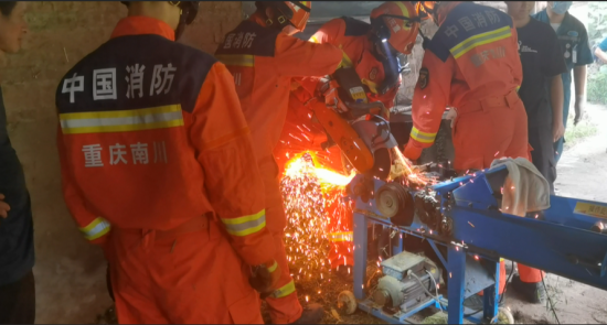 图为救援现场。南川消防 供图 图为救援现场。南川消防 供图