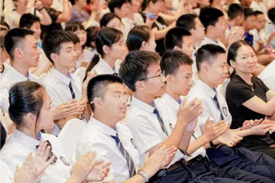 图为“2025·巴川毕业盛典”系列活动现场。 巴川中学 供图 图为“2025·巴川毕业盛典”系列活动现场。 巴川中学 供图