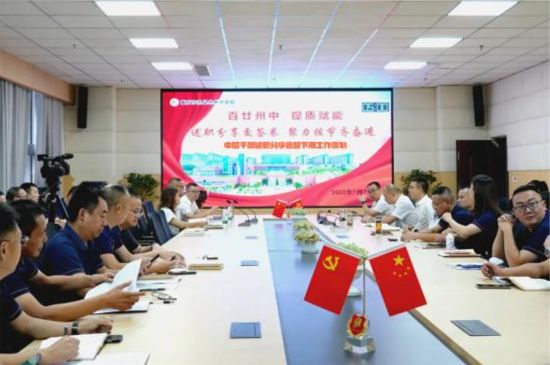 图为忠县忠州中学中层干部述职分享。忠县忠州中学 供图 图为忠县忠州中学中层干部述职分享。忠县忠州中学 供图