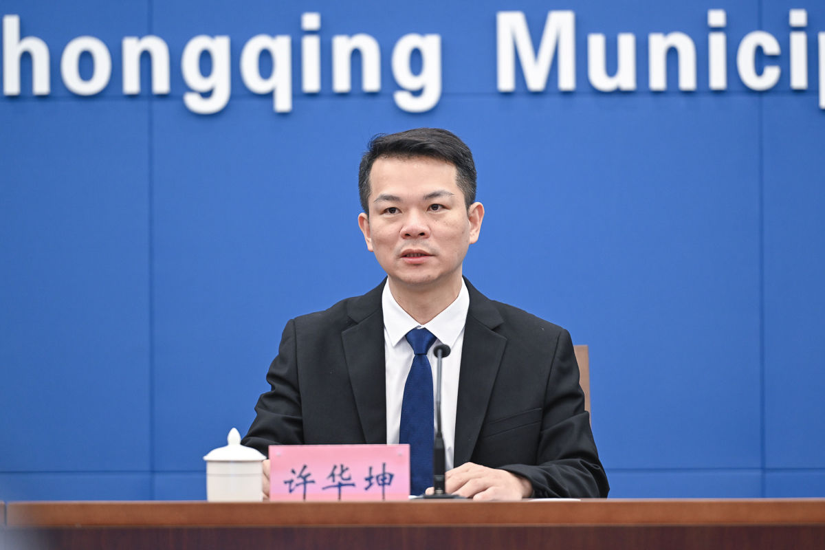 图为中国侨联经济科技部副部长(主持工作)许华坤介绍相关情况。 记者 何蓬磊 摄 图为中国侨联经济科技部副部长(主持工作)许华坤介绍相关情况。 记者 何蓬磊 摄