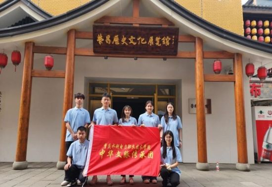 图为团队在荣昌历史博物馆。重庆水利电力职业技术学院智能制造学院 供图 图为团队在荣昌历史博物馆。重庆水利电力职业技术学院智能制造学院 供图