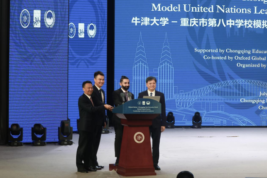 图为嘉宾共同宣布大会开幕。徐浩 摄 图为嘉宾共同宣布大会开幕。徐浩 摄