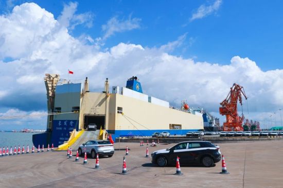 图为待出口汽车。企业供图 图为待出口汽车。企业供图
