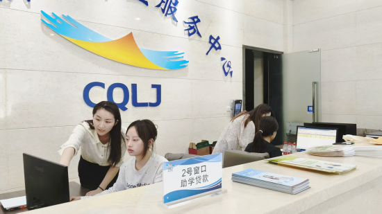 图为工作人员正在培训志愿者。 刘霞 摄 图为工作人员正在培训志愿者。 刘霞 摄