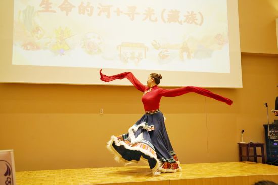 图为活动现场。熊瑛 摄 图为活动现场。熊瑛 摄