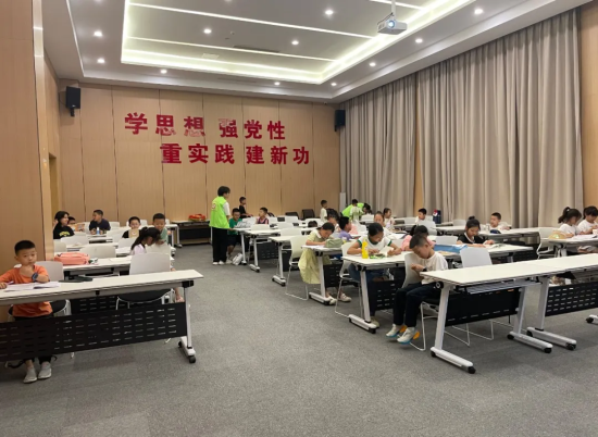 图为江陵社区假期公益托管班。奉节县委宣传部 供图 图为江陵社区假期公益托管班。奉节县委宣传部 供图