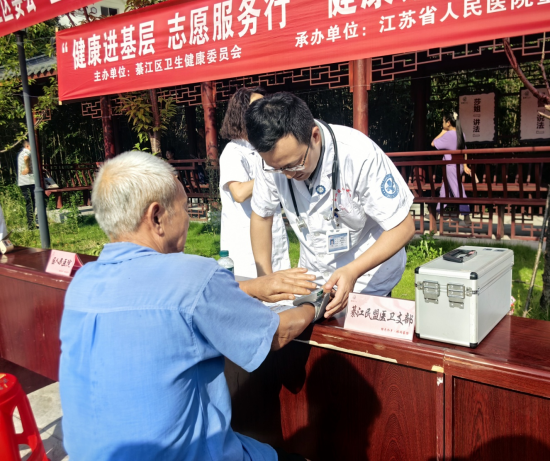 图为义诊活动现场。 綦江区委统战部 供图 图为义诊活动现场。 綦江区委统战部 供图