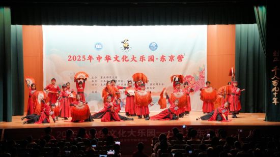 图为现场文艺表演。闫新 摄 图为现场文艺表演。闫新 摄