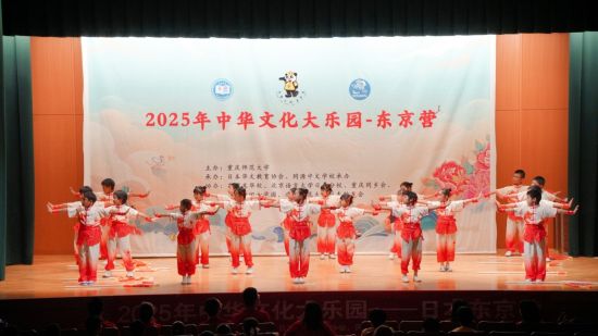 图为现场文艺表演。闫新 摄 图为现场文艺表演。闫新 摄