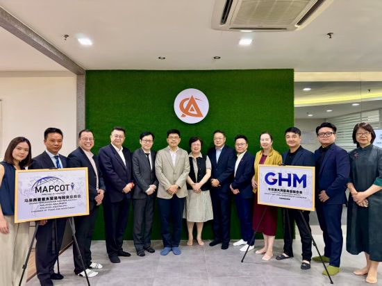 图为活动现场合影。港商联 供图 图为活动现场合影。港商联 供图