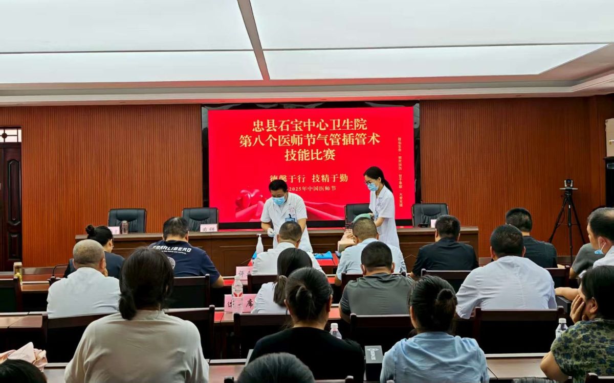 图为技能比赛现场。杨亮 摄 图为技能比赛现场。杨亮 摄