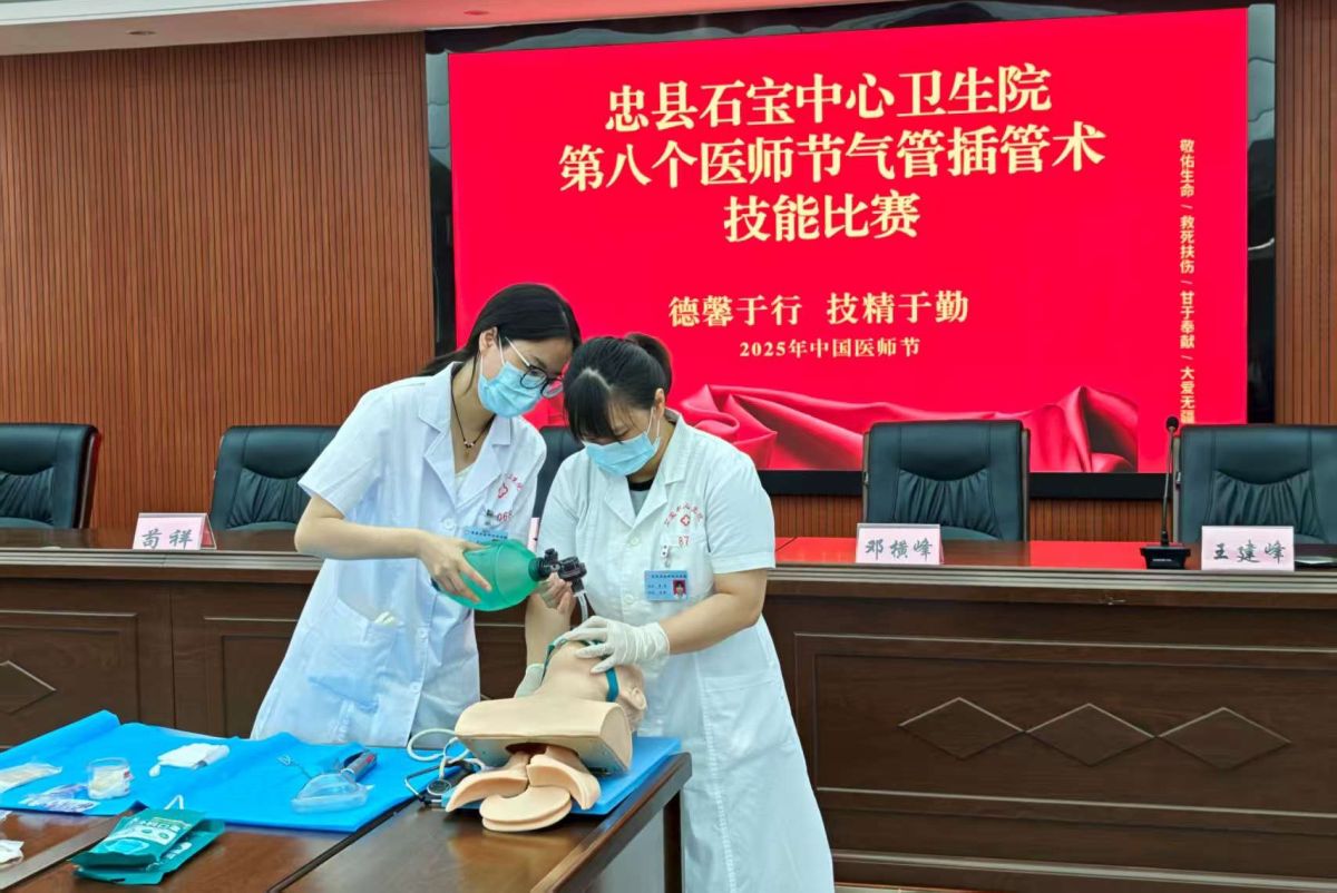 图为技能比赛现场。杨亮 摄 图为技能比赛现场。杨亮 摄