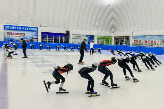 图为冰上训练。重庆之丘国际冰上运动中心 供图 图为冰上训练。重庆之丘国际冰上运动中心 供图