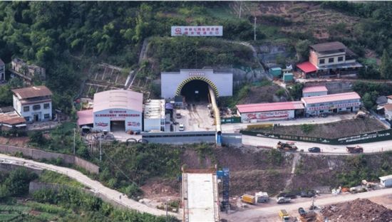 图为施工现场。中铁七局西渝高铁项目部供图 图为施工现场。中铁七局西渝高铁项目部供图
