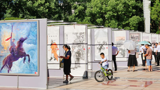 图为展览现场。王泸州 摄 图为展览现场。王泸州 摄