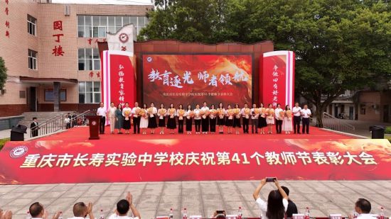 图为西席赞誉除夜会现场。停止</p><img dir= 图为西席赞誉除夜会现场。西席</p><img date-time=