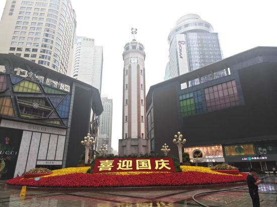 图为解放碑景观。解放碑城市综合管理所供图 图为解放碑景观。解放碑城市综合管理所供图