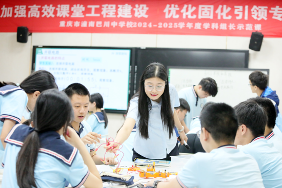 图为该校物理实验课。 学校供图 图为该校物理实验课。 学校供图