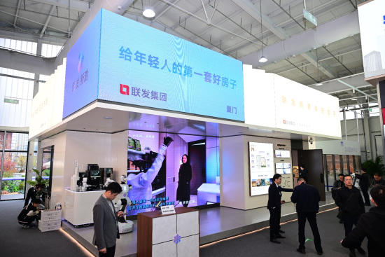 图为图注:联发新青年好房子样板间前,参观者络绎不绝。联发集团 供图 图为图注:联发新青年好房子样板间前,参观者络绎不绝。联发集团 供图